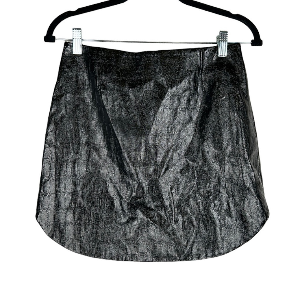 XLE Black Faux Leather Animal Print Embossed Mini‎ Skirt Size Small